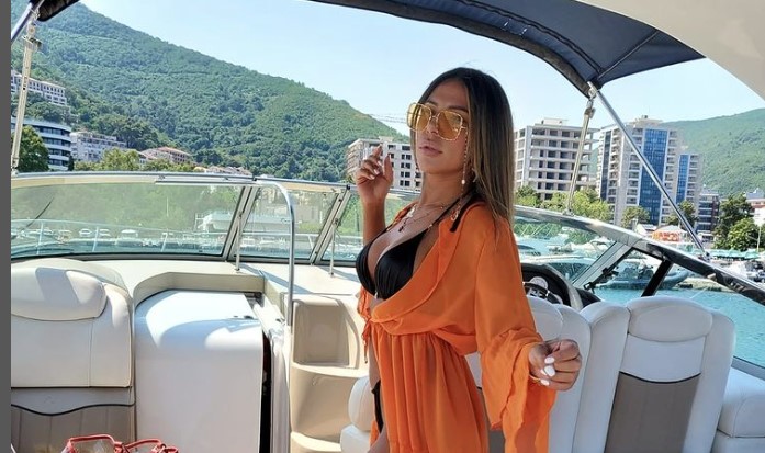SANDRA AFRIKA "GORI" Pjevačica pokazala preplanuli ten i atribute