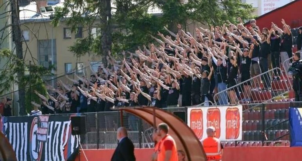 NISU ZABORAVILI: Lešinari odali počast stradalima u tuzlanskoj koloni!