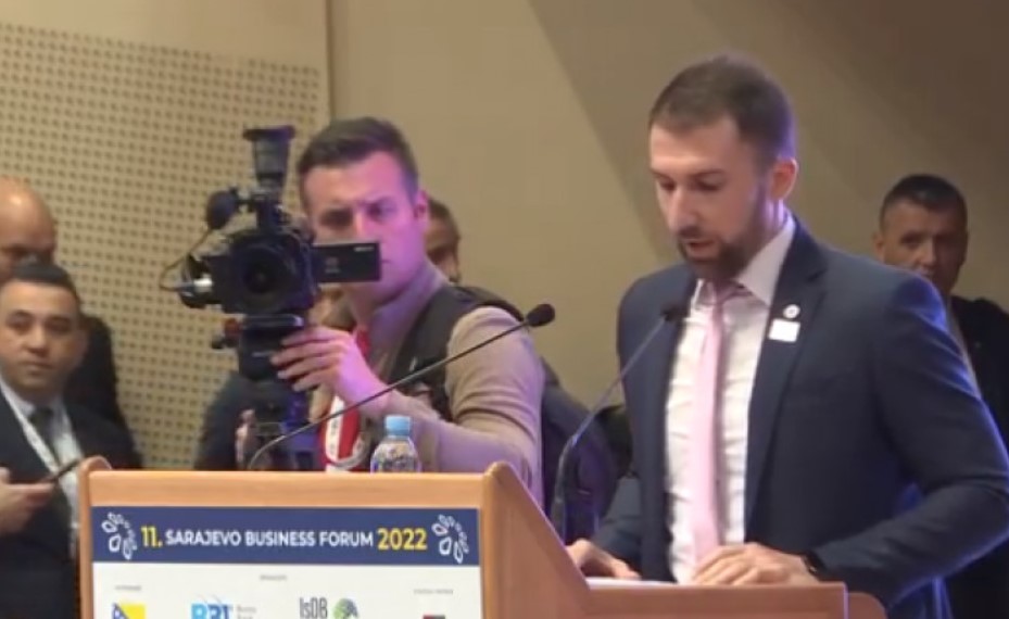 BRUKA! PREVOD GOVORA SARAJEVSKOG MINISTRA IZAZIVA NELAGODU: "Gostovani, gostovi, gosti..." (VIDEO)