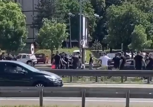 SUKOBILI SE NAVIJAČI PARTIZANA I ZVEZDE Haos u Beogradu, okršaj Delija i Grobara (VIDEO)