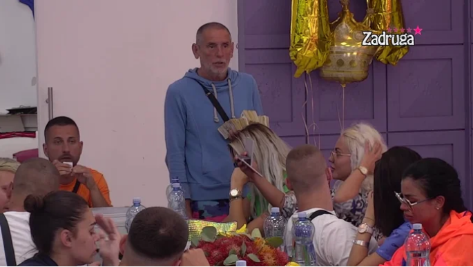 MIĆA BEZ DLAKE NA JEZIKU! Sasuo Aleks sve u lice, osudio je zbog histerije