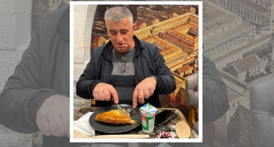 HRVATSKI POSLANIK HTIO POKAZATI KAKO JE SKROMAN dok jede burek, ljudi se posvađali. "Nije to burek, nego sirnica"!