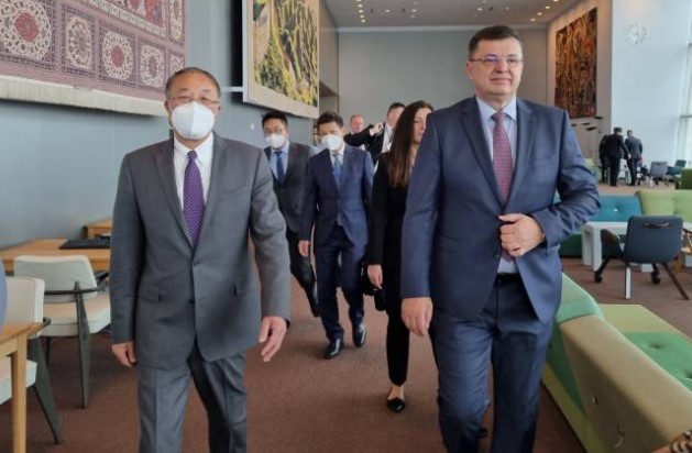 TEGELTIJA SE SASTAO sa stalnim predstavnikom Kine u SB UN (FOTO)