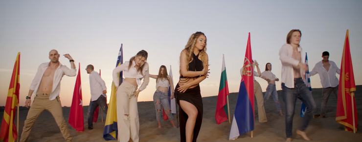 BALKAN JE NA NOGAMA Tea Tairović zapalila Jutjub (VIDEO)