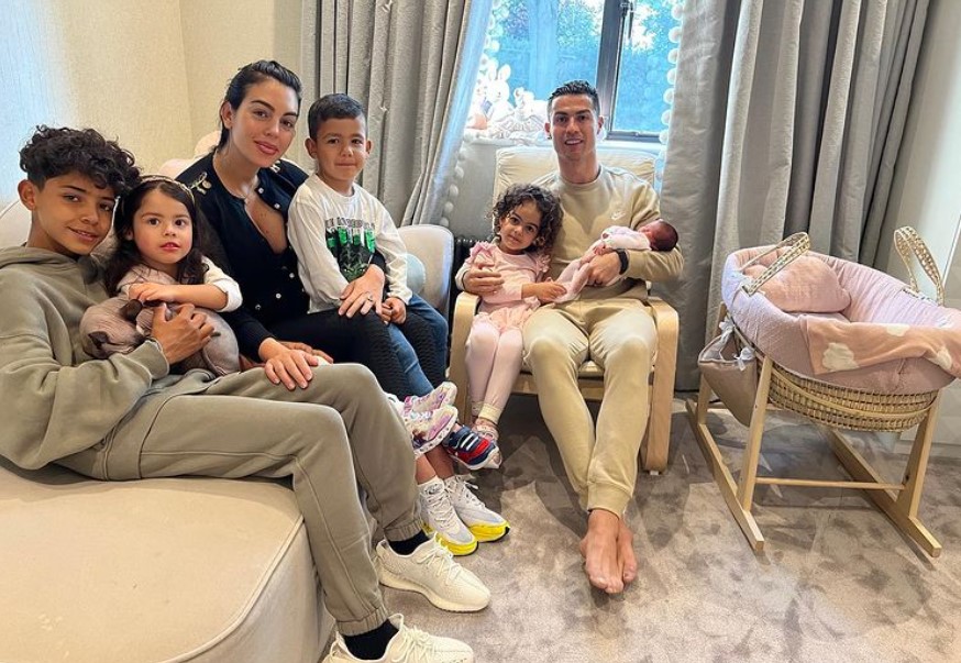 GEORGINA I RONALDO LAŽU NAROD Bajkovita priča o upoznavanju poznatog para nije istinita