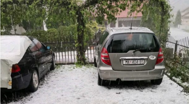 LED ČISTE LOPATAMA Strahovito nevrijeme pogodilo središnju Bosnu (FOTO/VIDEO)