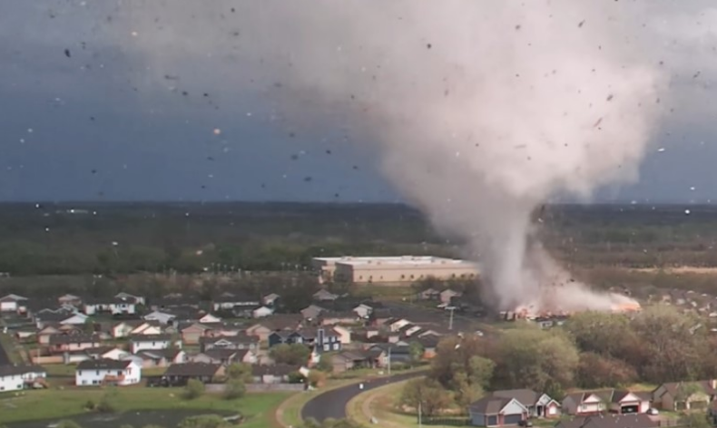 STRAVIČAN TORNADO U ALABAMI I KENTAKIJU Oštetio kuće, oborio dalekovode, čupao drveće (VIDEO)