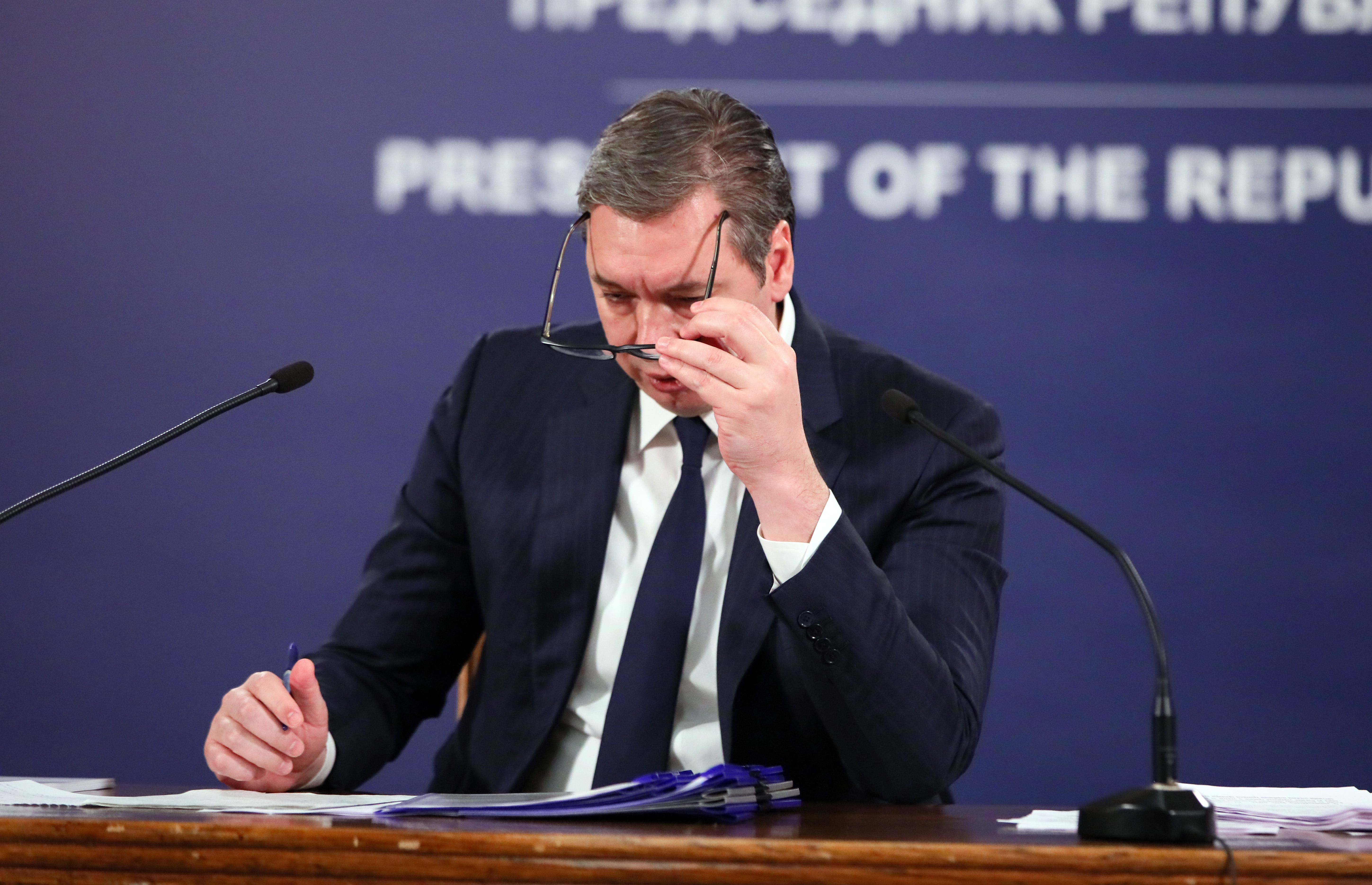 POKAZAO ŠEST DOKUMENATA Vučić: Zapadni partneri da kažu koja će dokumenta poštovati