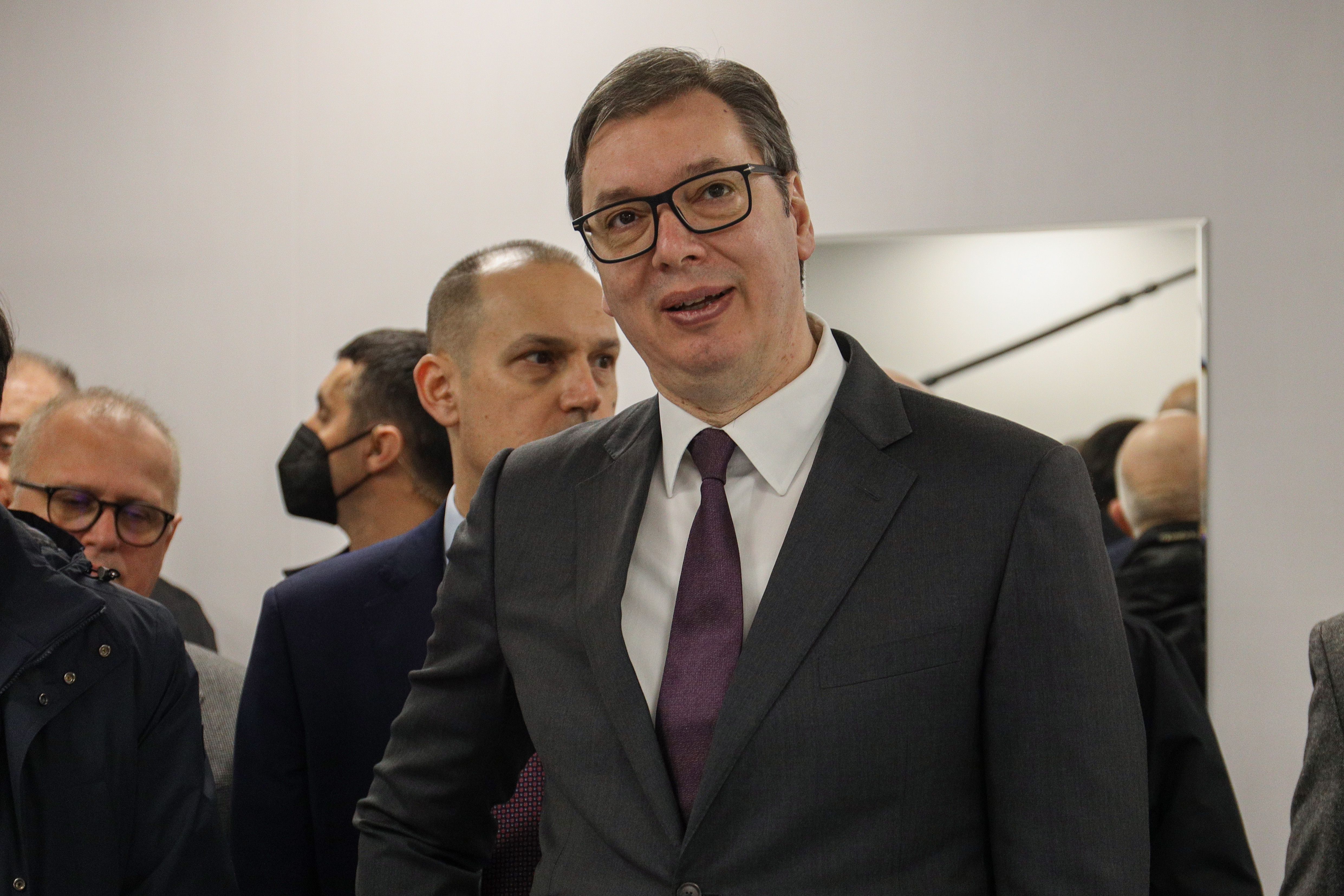 OJ VUČIĆU, MOJ SRPSKI PLEMIĆU Profesor Milomir Protić posvetio pjesmu lideru Srbije