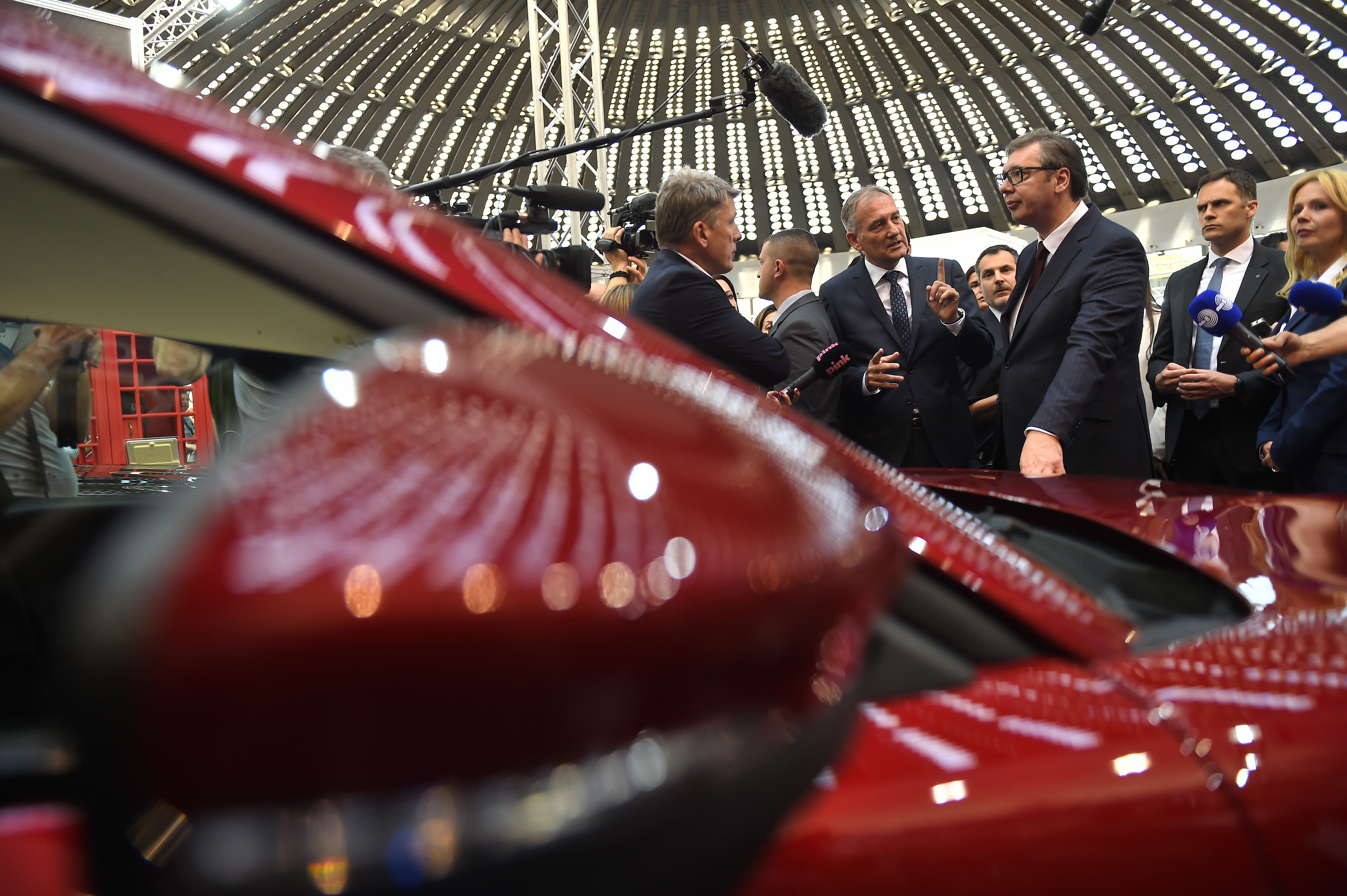 ALEKSANDAR VUČIĆ OTVORIO SAJAM AUTOMOBILA: Predstavlja se 210 izlagača