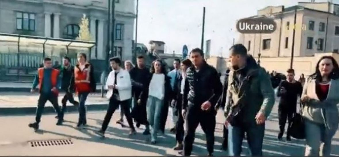 POGLEDAJTE TRENUTAK SPAŠAVANJA ANĐELINE DŽOLI kad su se oglasile sirene (VIDEO)