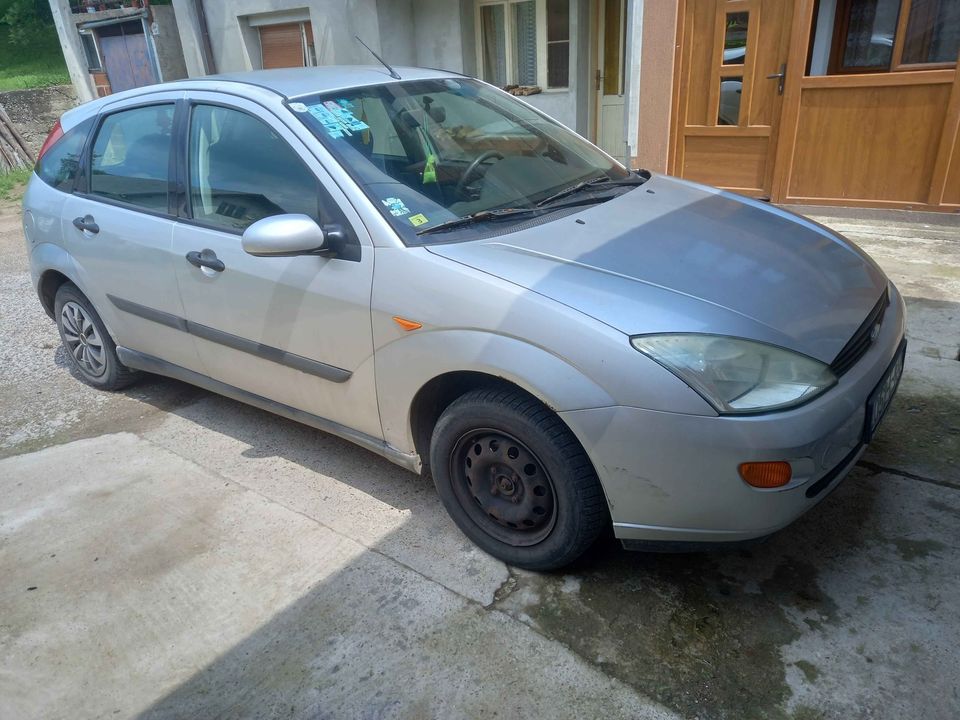 MOŽDA NEKOME TREBA FORD DA DRŽI KOKOŠI U NJEMU! Urnebesan oglas za prodaju automobila iz Banjaluke: Ako ima neka budala neka kupi