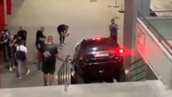 DRAMA U CENTRU GRADA Stepenice na banjalučkoj Tržnici ponovo na meti nesavjesnih vozača (VIDEO)