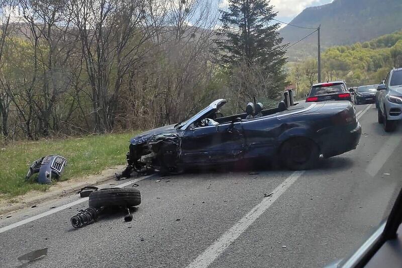 OD UDARA OTPAO TOČAK! Silovita saobraćajna nesreća na Bradini
