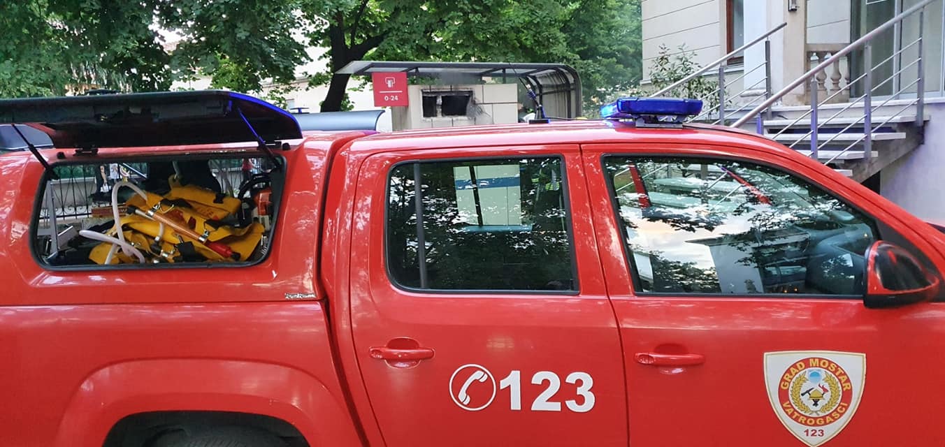 POŽAR NA UGOSTITELJSKOM OBJEKTU U BILEĆI Zahvatio krovnu konstrukciju i unutrašnje prostorije