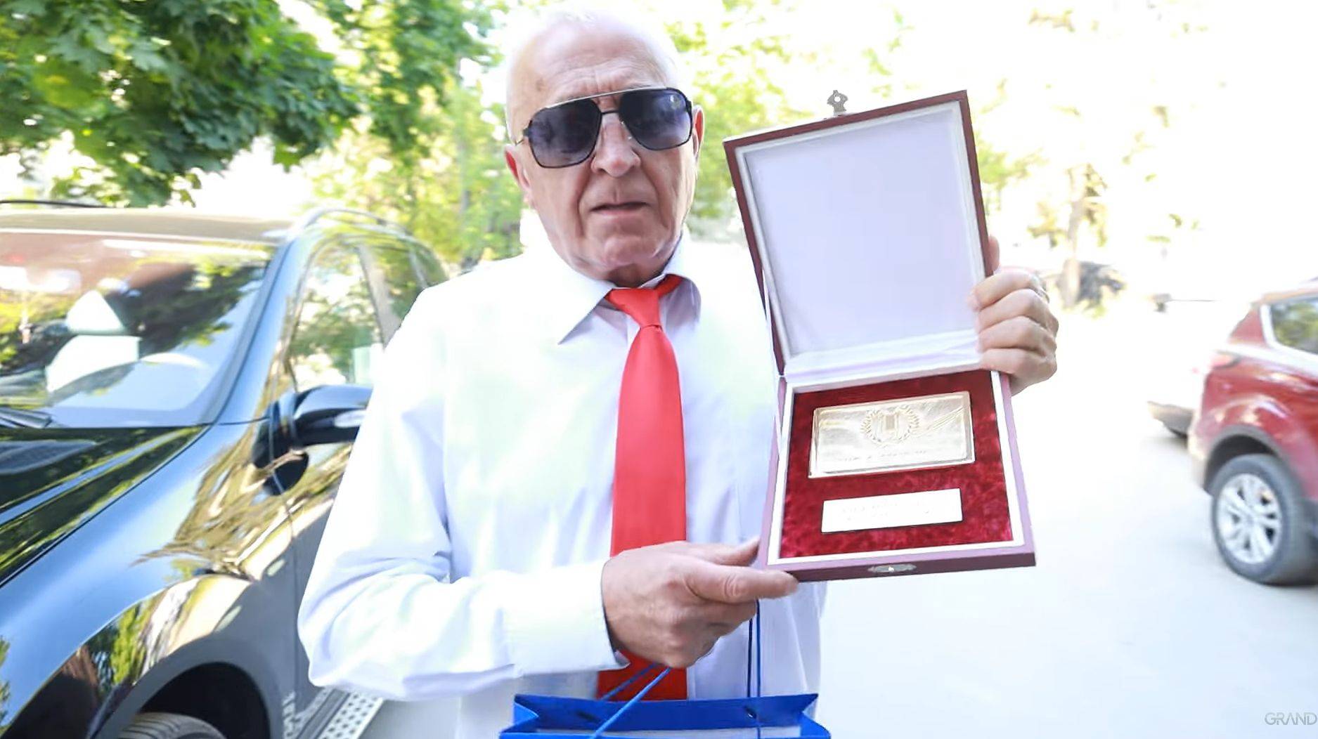 STVARNO JE PRETJERAO: Jedno pitanje za Eru bilo je suvišno! Ljutito napustio intervju (VIDEO)