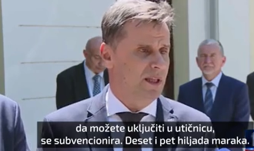 FADIL OPET ZAPALIO DRUŠTVENE MREŽE Građanima objašnjavao šta je elekrično vozilo: "Ono koje ima utičnicu, je li" (VIDEO)