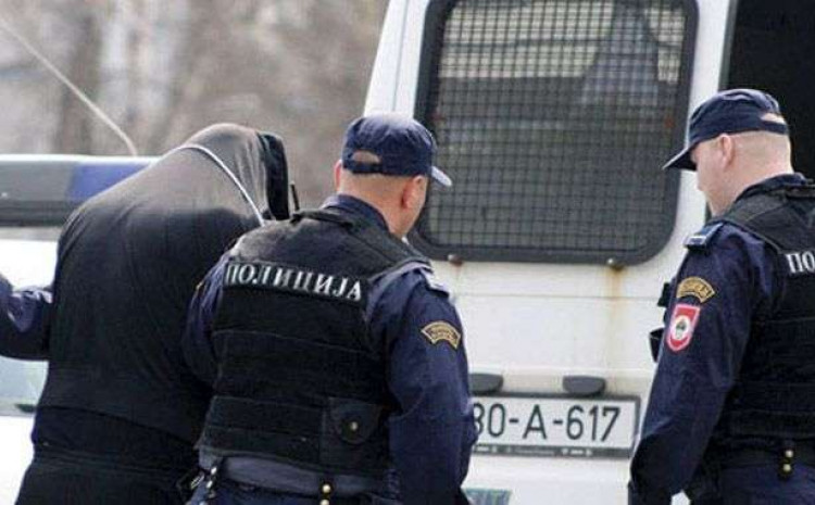 NAPALI GRUPU MLADIĆA ZBOG DRESA CRVENE ZVEZDE Detalji tuče u Banjaluci: Policija privela petoricu navijača