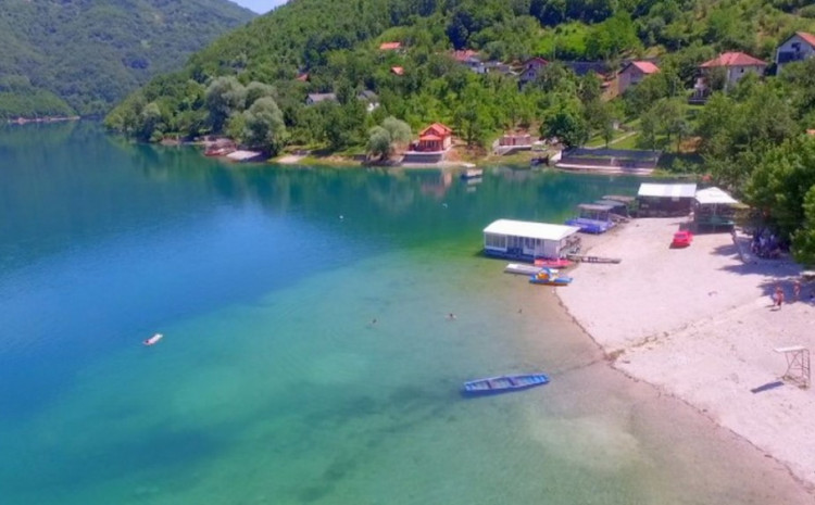 POTVRĐENO Muškarac se utopio u Jablaničkom jezeru