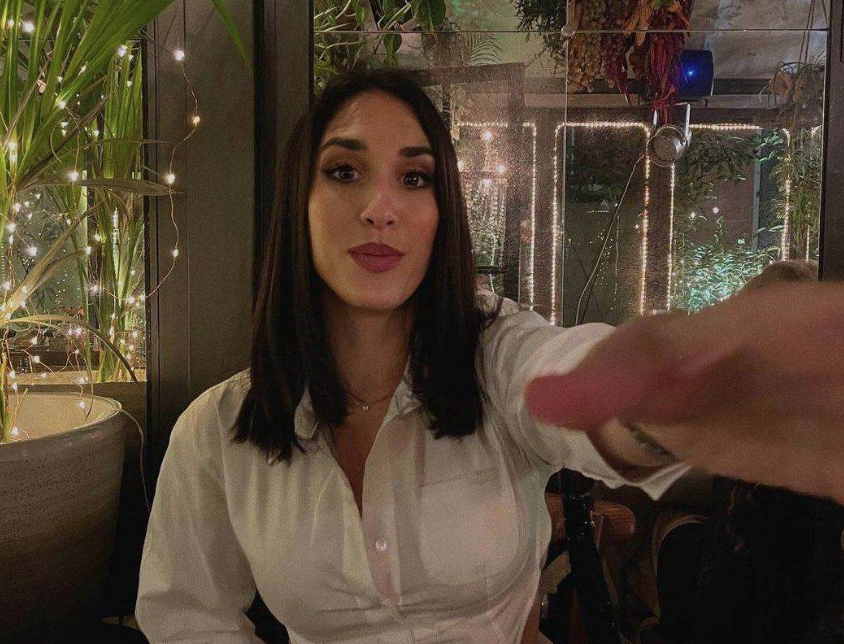 Jelisaveta Orašanin pozirala u kupaćem, bujne grudi u prvom planu (FOTO)