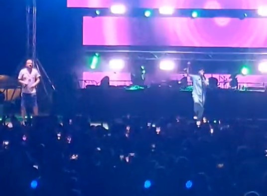 KONSTRAKTA REPUJE? O, DA! Pogledajte kako je to pjevačica razvalila popularnu rep pjesmu (VIDEO)