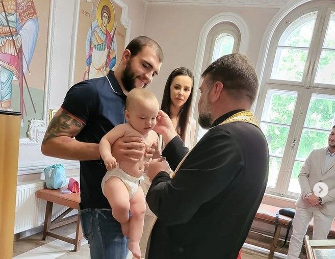 PRVI ROĐENDAN I KRŠTENJE: Veljko Ražnatović podijelio privatni foto-album! (FOTO)