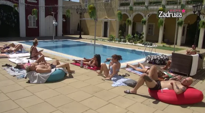 MIĆA IZREŠETAO IRMU PSOVKAMA Ona mu još žešće uzvratila! (VIDEO)