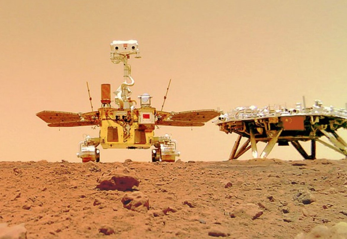 MARS ZOVE ZEMLJU: Pronađeni tragovi vode na crvenoj planeti (FOTO)