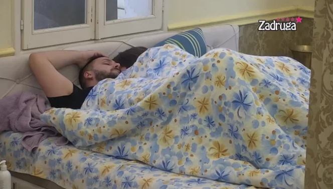 DOK JOJ PORODICA PROŽIVLJAVA DRAMU ONA ORALNO ZADOVOLJAVA ZOLU! Miljana moli za vrelu akciju, majka lije suze, a sestra leži u bolnici! (VIDEO)