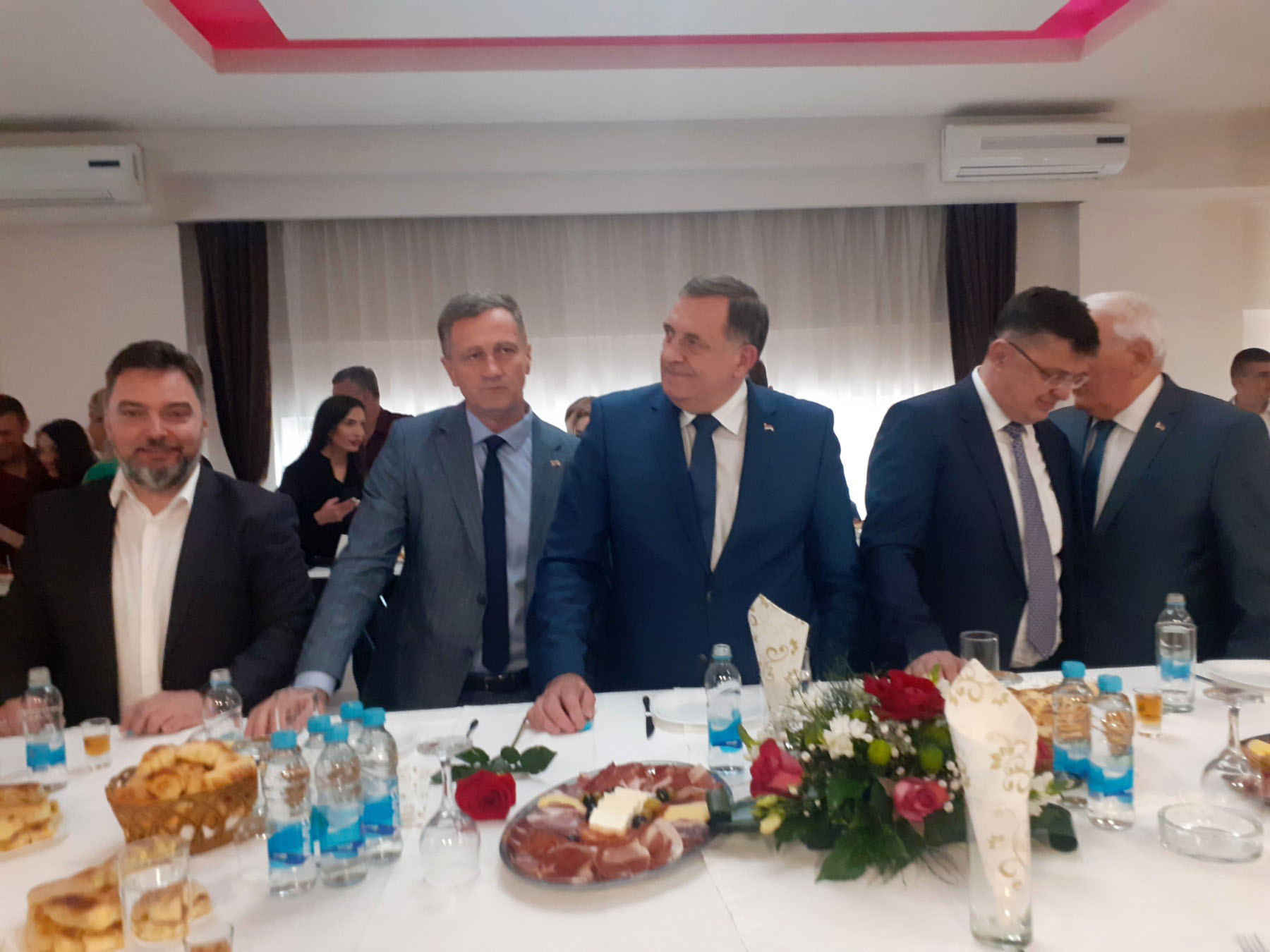 MILORAD DODIK PORUČIO Srpska stvara uslove da mladi ostanu u svojoj otadžbini