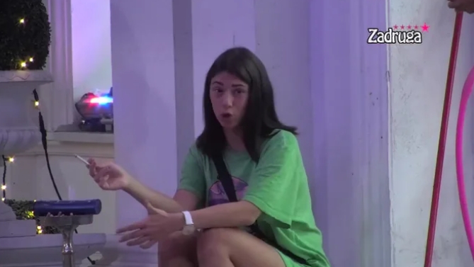 OPŠTA HISTERIJA OKO PIDŽAME Pale žestoke uvrede pred proslavu djevojačke večeri (VIDEO)