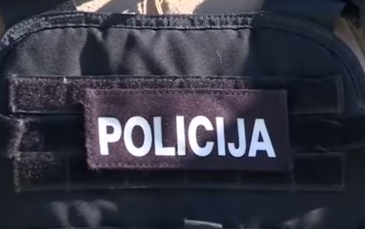 ODUSTALI OD PLIJENA Policija uhvatila pljačkaše koji su u bijegu ostavili vozilo