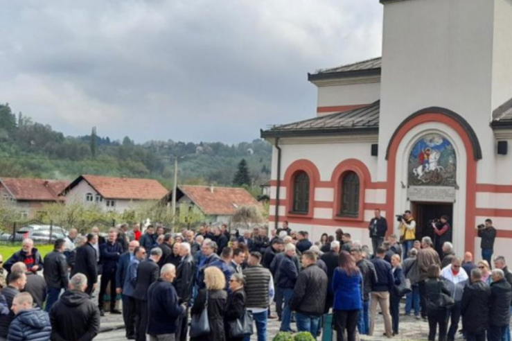 VJEČNA IM SLAVA! Počeo pomen ubijenim pripadnicima JNA u "Dobrovoljačkoj"