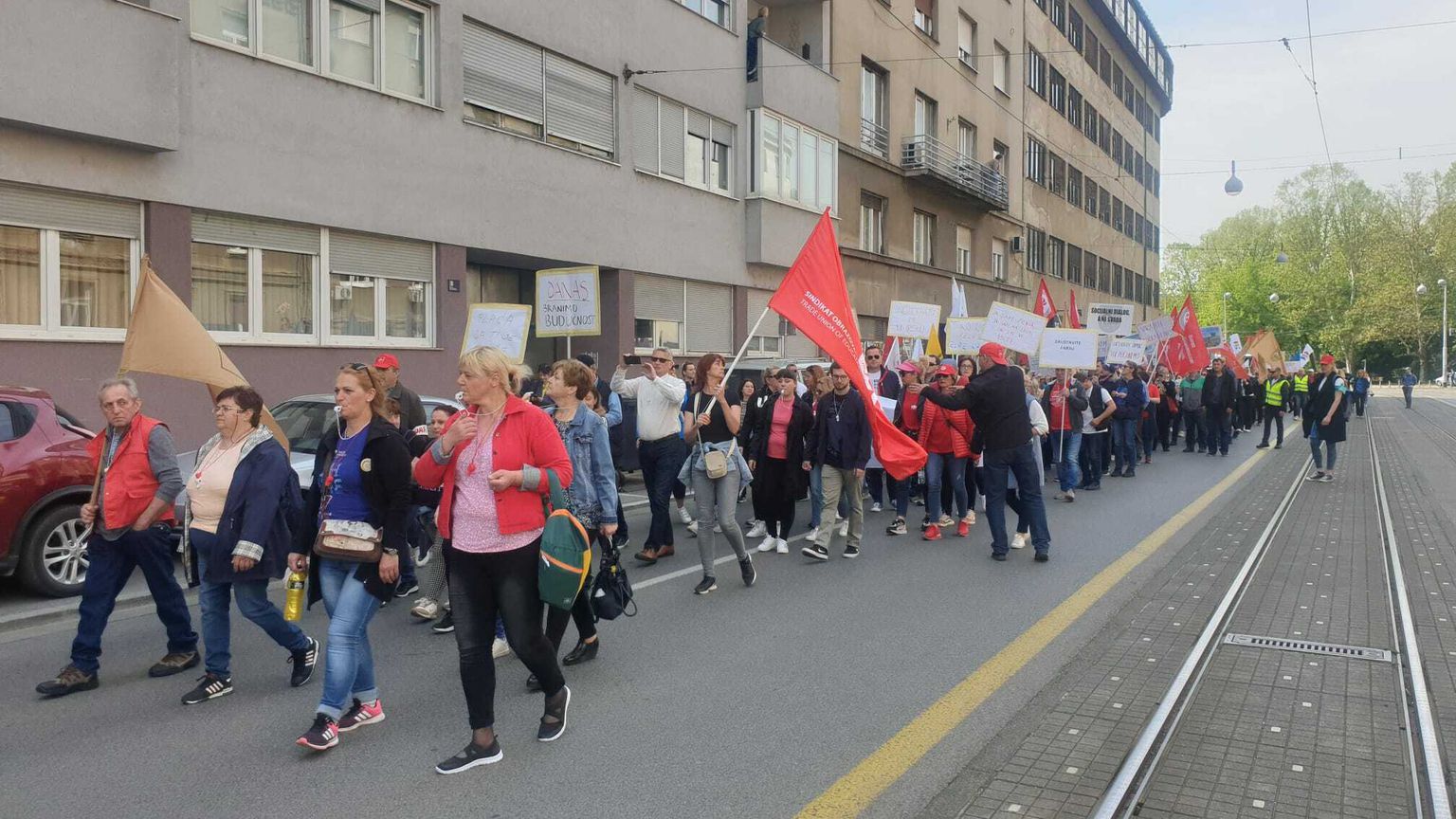 PROTEST U ZAGREBU: Radnici traže veće plate i kolektivne ugovore