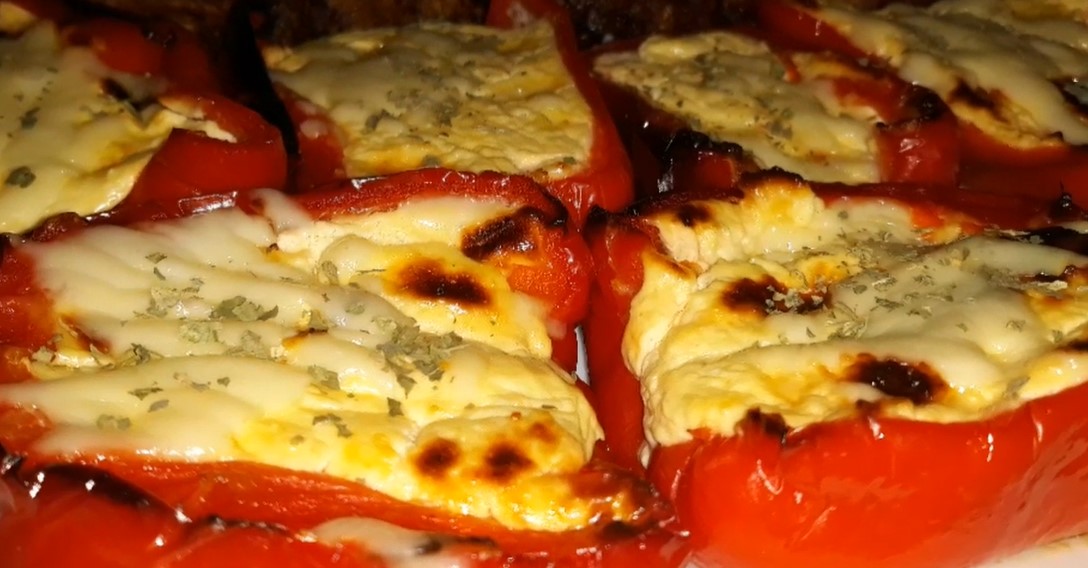 UKUSNO I SOČNO! Paprika punjena sirom zapečena sa krompirom!