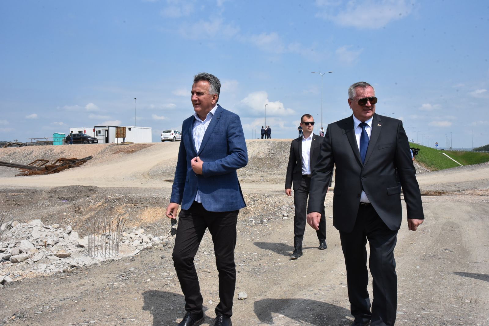 INVESTICIJA VRIJEDNA 70 MILIONA EVRA Višković obišao dionicu auto-puta na Koridoru 5C (FOTO)