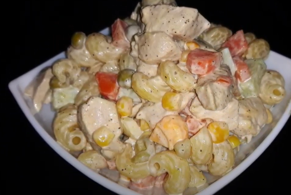 SAVRŠEN I LAGAN OBROK Salata od piletine i makarona