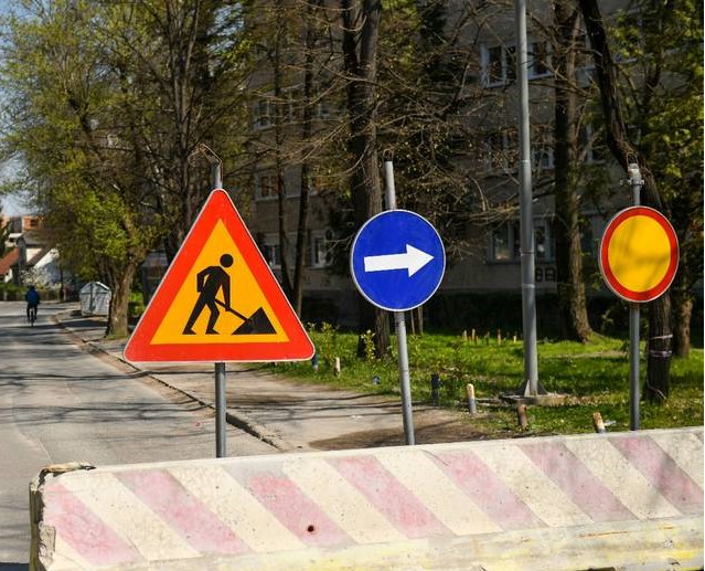 STANJE NA PUTEVIMA Saobraćaj obustavljen na pojedinim dionicama