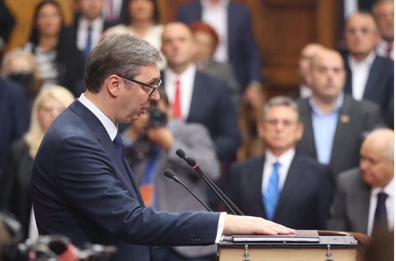 BIĆU PREDSEDNIK SVIH, PRVI U OBAVEZAMA, POSLEDNJI U PRIVILEGIJAMA Vučić: Zaklinjem se da ću sve svoje snage posvetiti očuvanju suverenosti i celine teritorije Republike Srbije