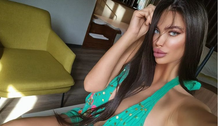 SORAJA U MODRICAMA Starleta zabrinula pratioce, otečena se fotografisala za Instagram (FOTO)