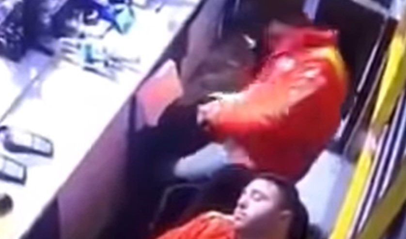 VELIKE MUKE TREĆE SMJENE! Radnik pada sa stolice (VIDEO)