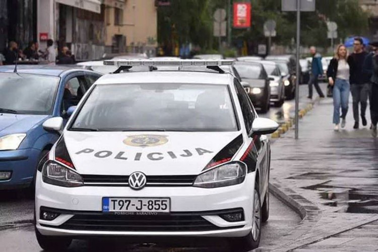 ŠOKANTNO! UBIJEN MUŠKARAC PRI IZLASKU IZ AUTOMOBILA, policija traga za ubicom