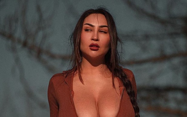 PAMELA BI JOJ POZAVIDJELA! Bujne grudi Ukrajinke mame uzdahe i pale mreže (FOTO/VIDEO)