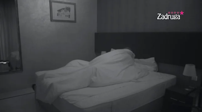 TRESLI SE ZIDOVI HOTELA Nakon što je Car priznao da želi bebu sa Dalilom, mladenci imali brutalan se*s (VIDEO)