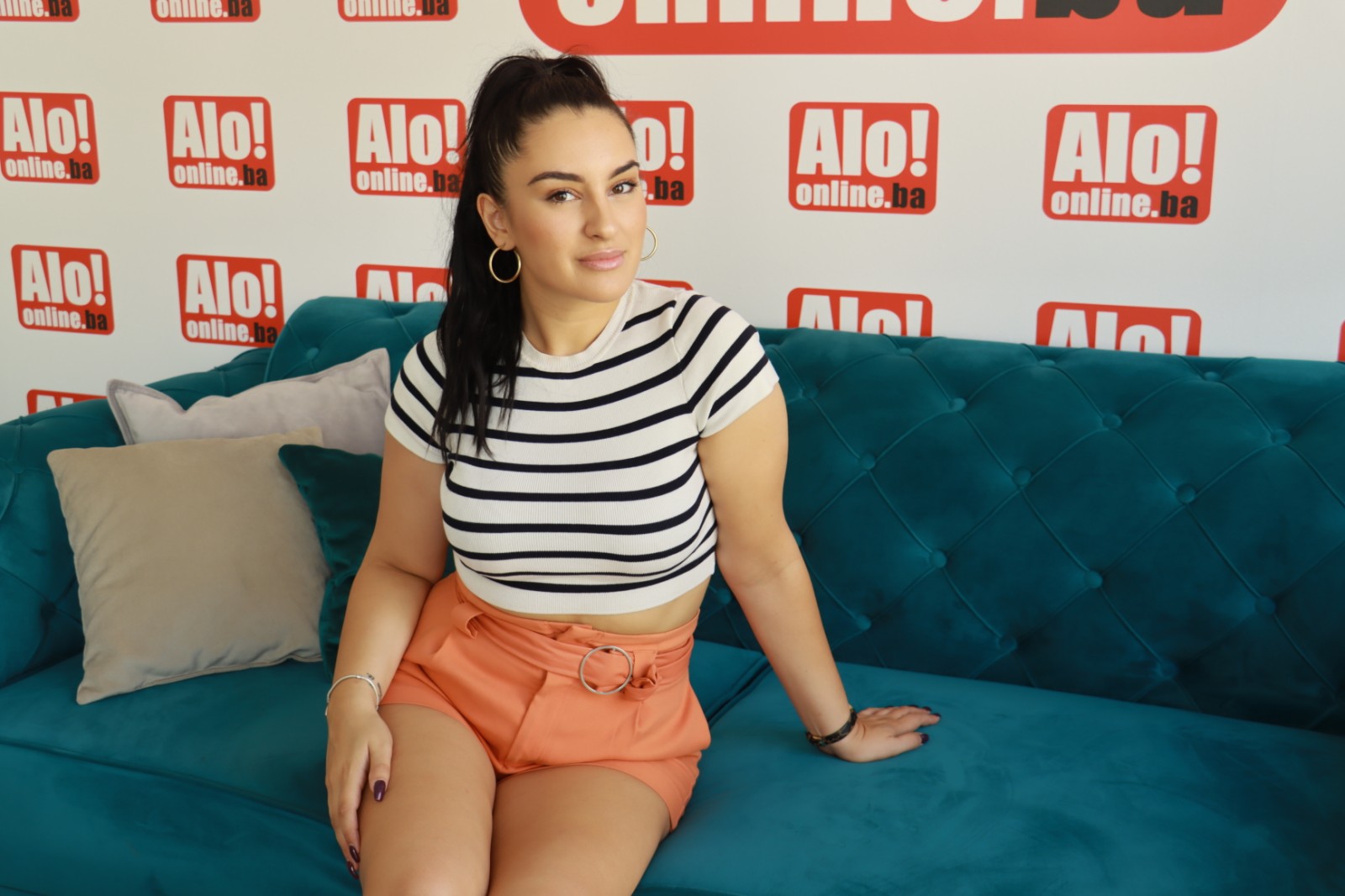 PUT DO POLUFINALA "ZVEZDA GRANDA" JE BIO PAKLEN Pjevačica Nikolina Đekanović za Aloonline.ba otkrila šta se dešava iza kulisa najpoznatijeg takmičenja, sa kim bi snimila duet i ko joj je najdraži pjevač (FOTO/VIDEO)