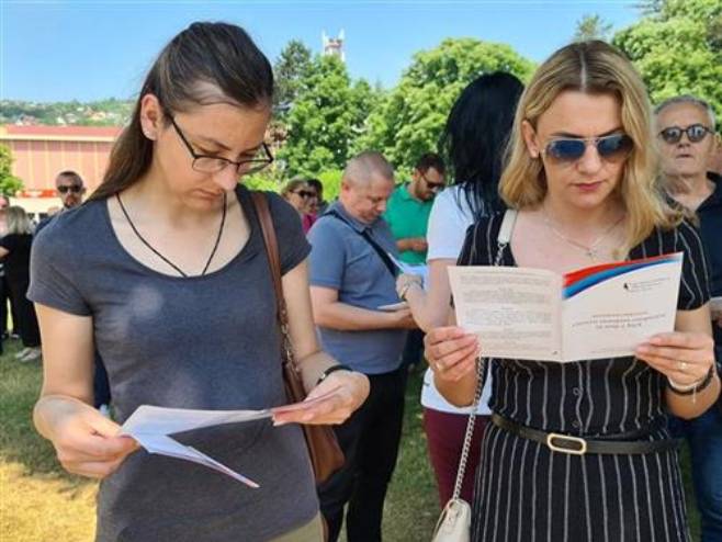 ISPUNJAVAJU OBEĆANJE Do kraja godine primjerak Dejtonskog sporazuma u svakoj porodici u Srpskoj