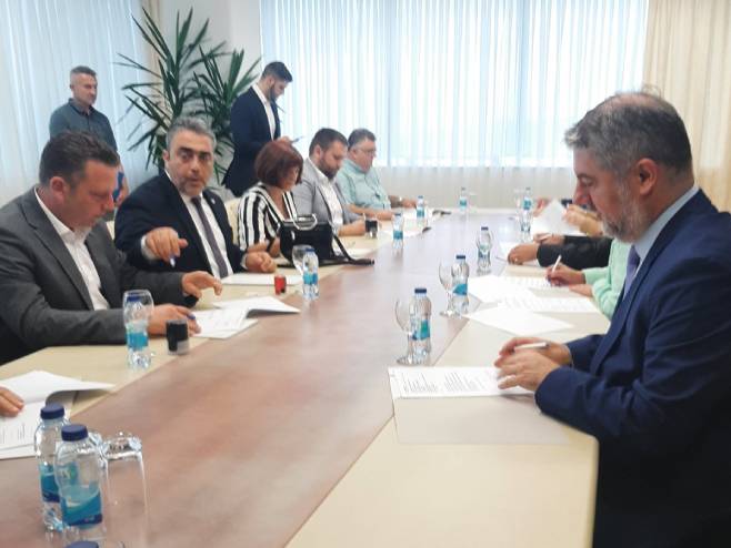 POVEĆANJE PLATA ZA 100 KM DEFINITIVNO Potpisan sporazum sa sindikatima