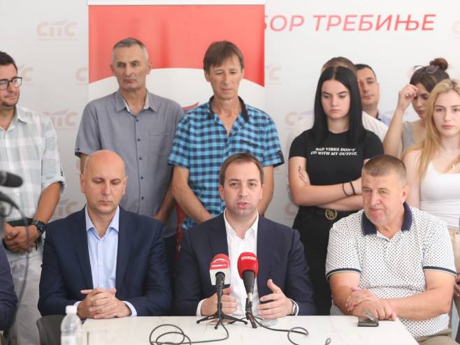 VUČUREVIĆ PREŠAO U SPS Okupljamo ljude kojima je Srpska iznad svega