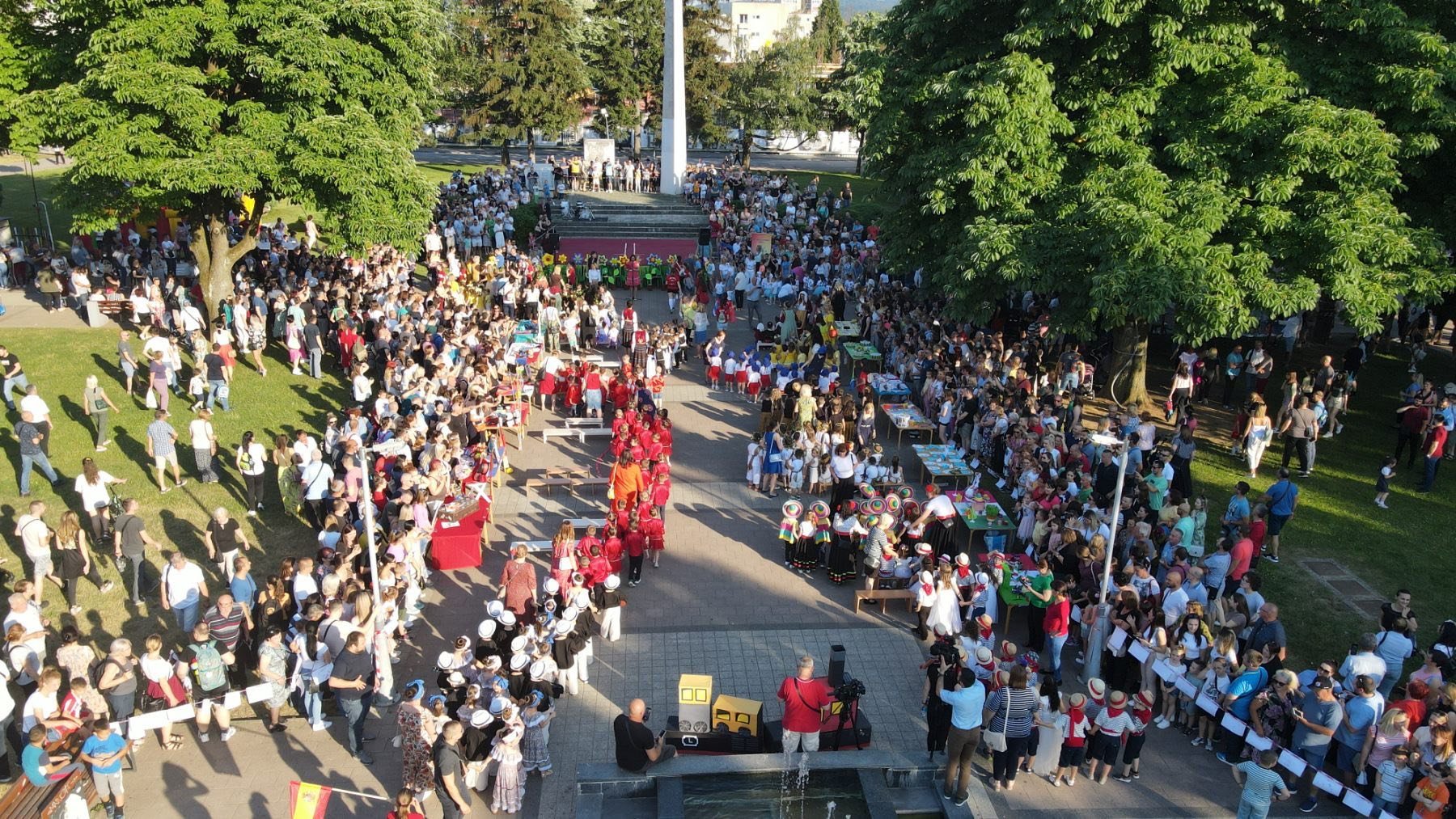 DOBOJ SLAVI ROĐENDAN Mališani pripremili program koji je oduševio sugrađane (FOTO/VIDEO)