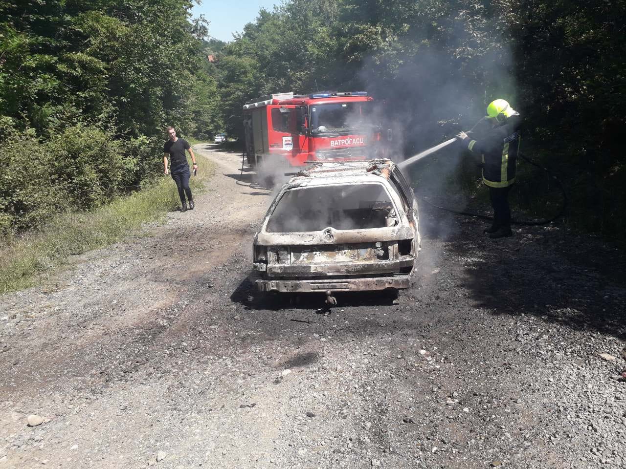 BURAN DAN ZA BANJALUČKE VATROGASCE Gorio automobil u Šimićima (FOTO)